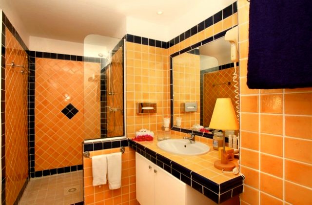 Room 3 - private bathroom and shower